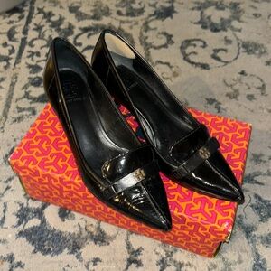 Tory Burch ELIZA Black Patent Leather Low Heel Pump Shoes Gold Logo
